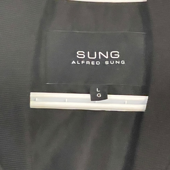 2/$25 Women’s bomber jacket - Picture 3 of 3